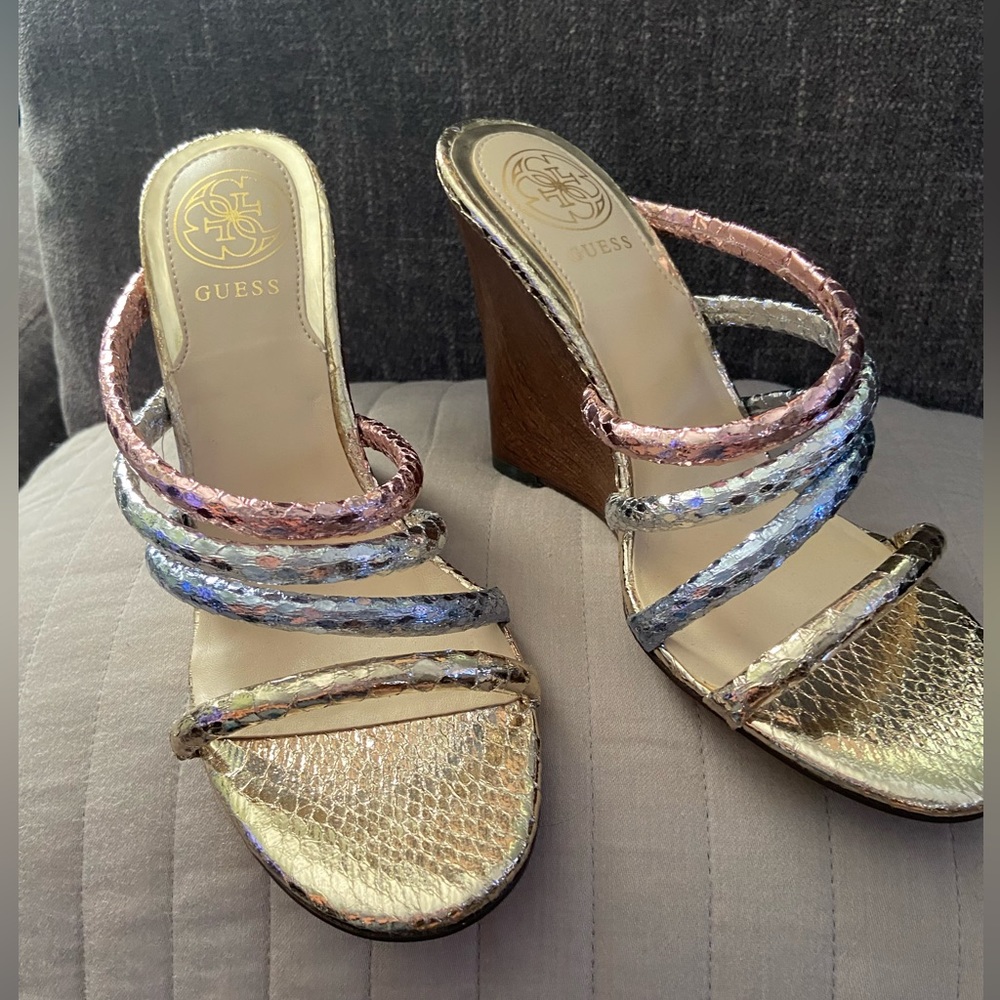 Guess Multicolored straps sandals